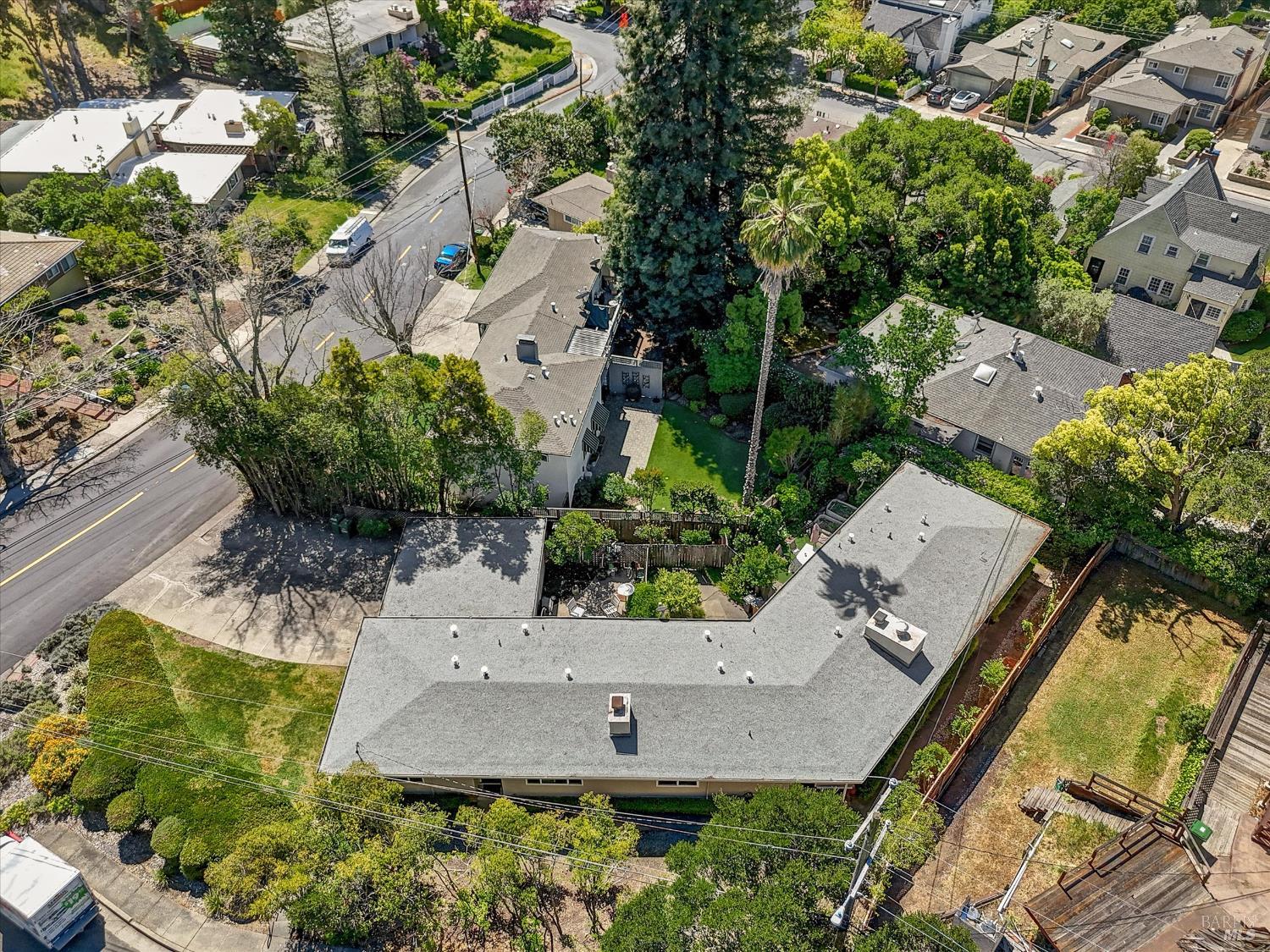 11 Chestnut Avenue San Rafael, CA 94901 - Photo 2 of 13