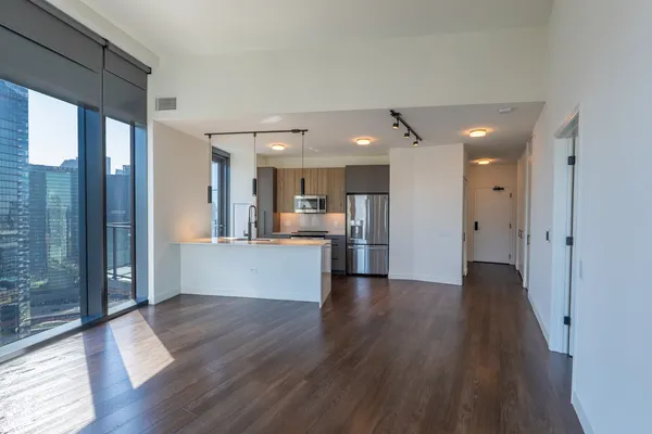 $6,752 | 350 North Canal Street, Unit 3304, Chicago, IL 60654