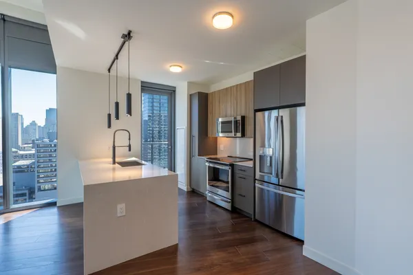 $6,752 | 350 North Canal Street, Unit 3304, Chicago, IL 60654