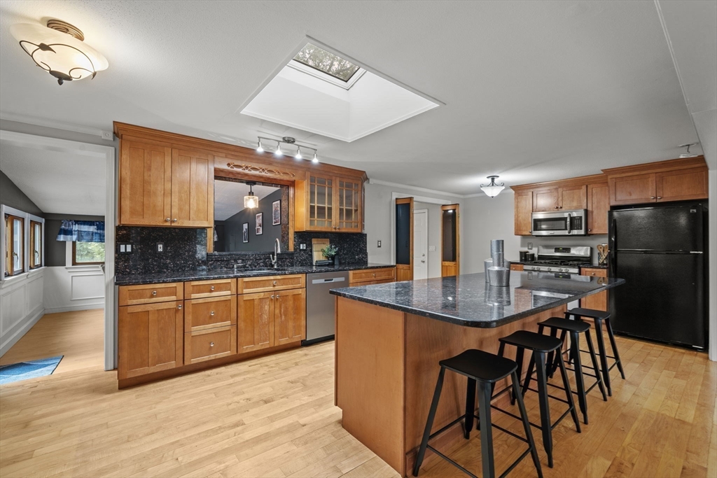 24 Prospect Avenue Saugus, MA 01906 - Photo 6 of 40