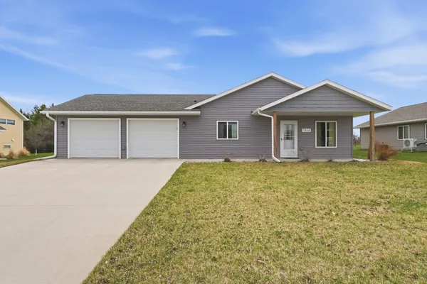 $319,900 | 1504 Jasmine Drive, Alexandria, MN 56308