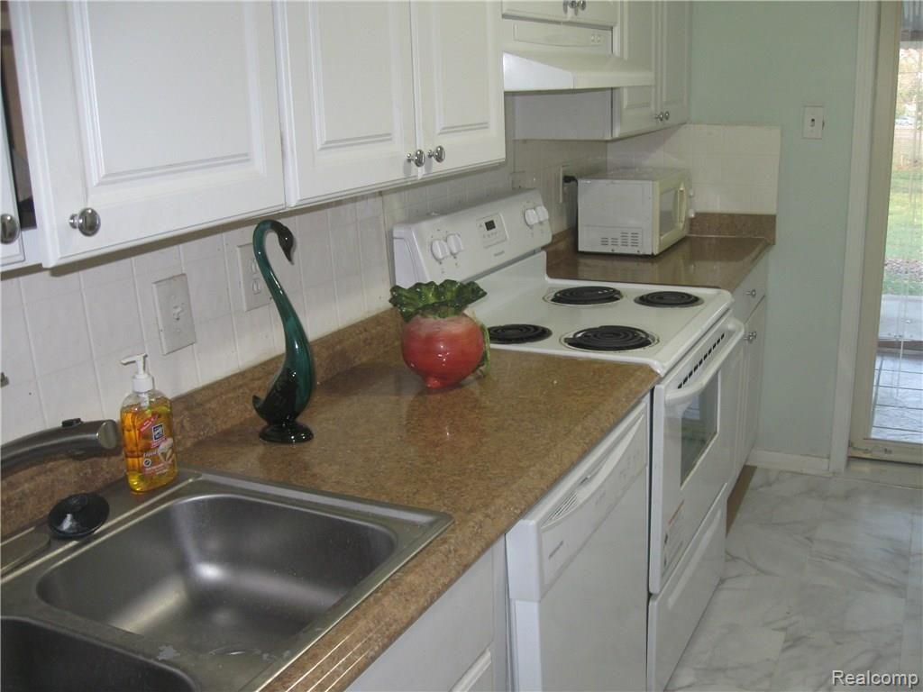 26544 Orchard Lake Road Farmington, MI 48334 - Photo 12 of 27