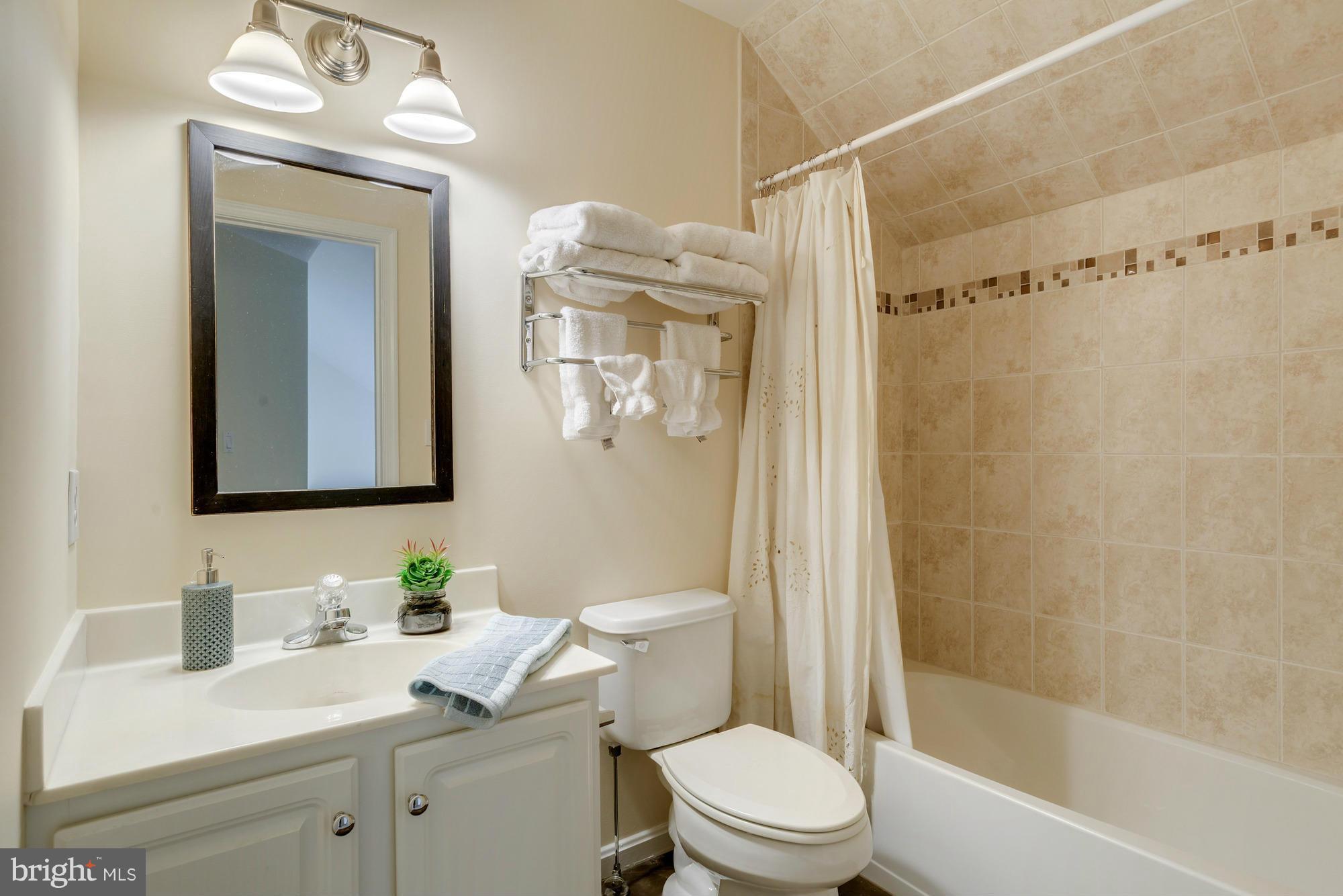 11874 Breton Court, Unit 12B Reston, VA 20191 - Photo 13 of 23 Bath