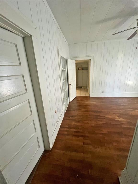 728 Ritchey Street Gainesville, TX 76240 - Photo 4 of 37