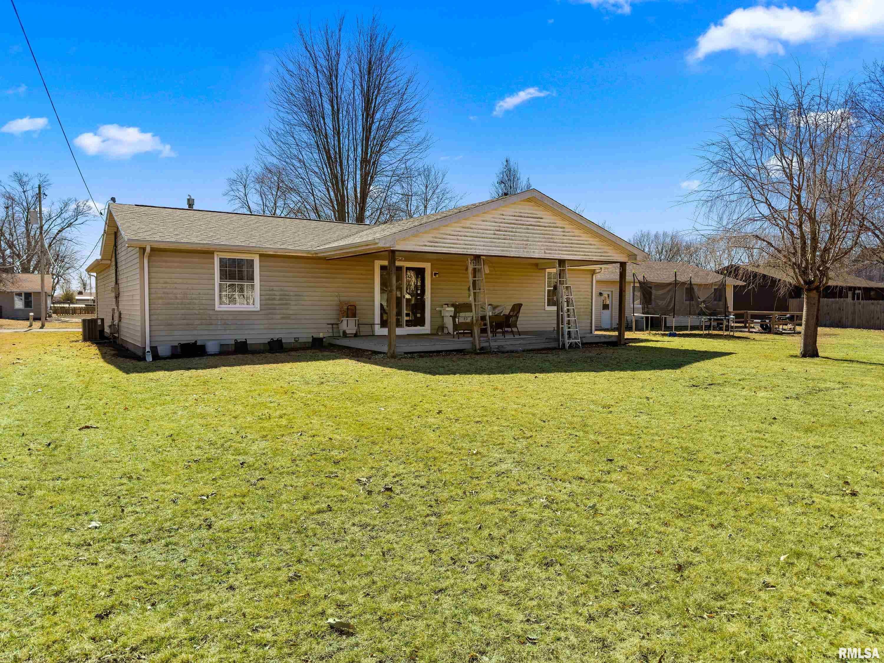 1227 East Locust Street Canton, IL 61520 - Photo 3 of 21