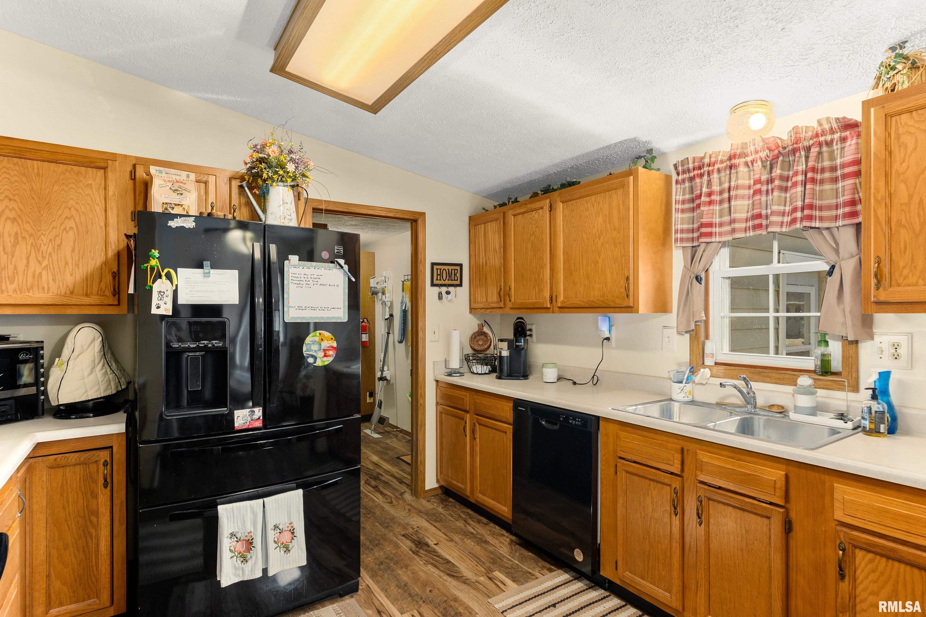 1227 East Locust Street Canton, IL 61520 - Photo 9 of 21