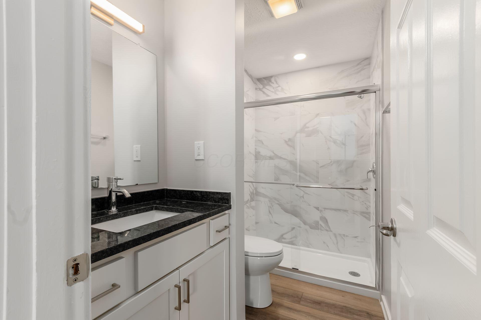 410 Edinburgh Road, Unit 410 Dublin, OH 43017 - Photo 11 of 22 Updated Full Bath
