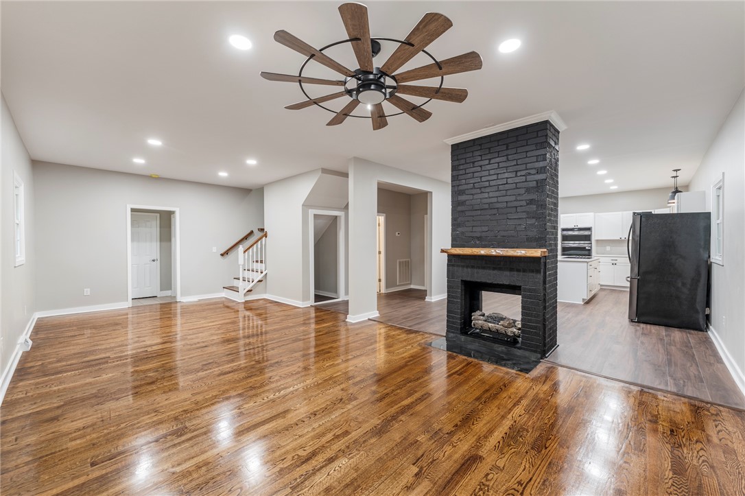 110 Hatcher Road Townville, SC 29689 - Photo 7 of 48 Livingroom