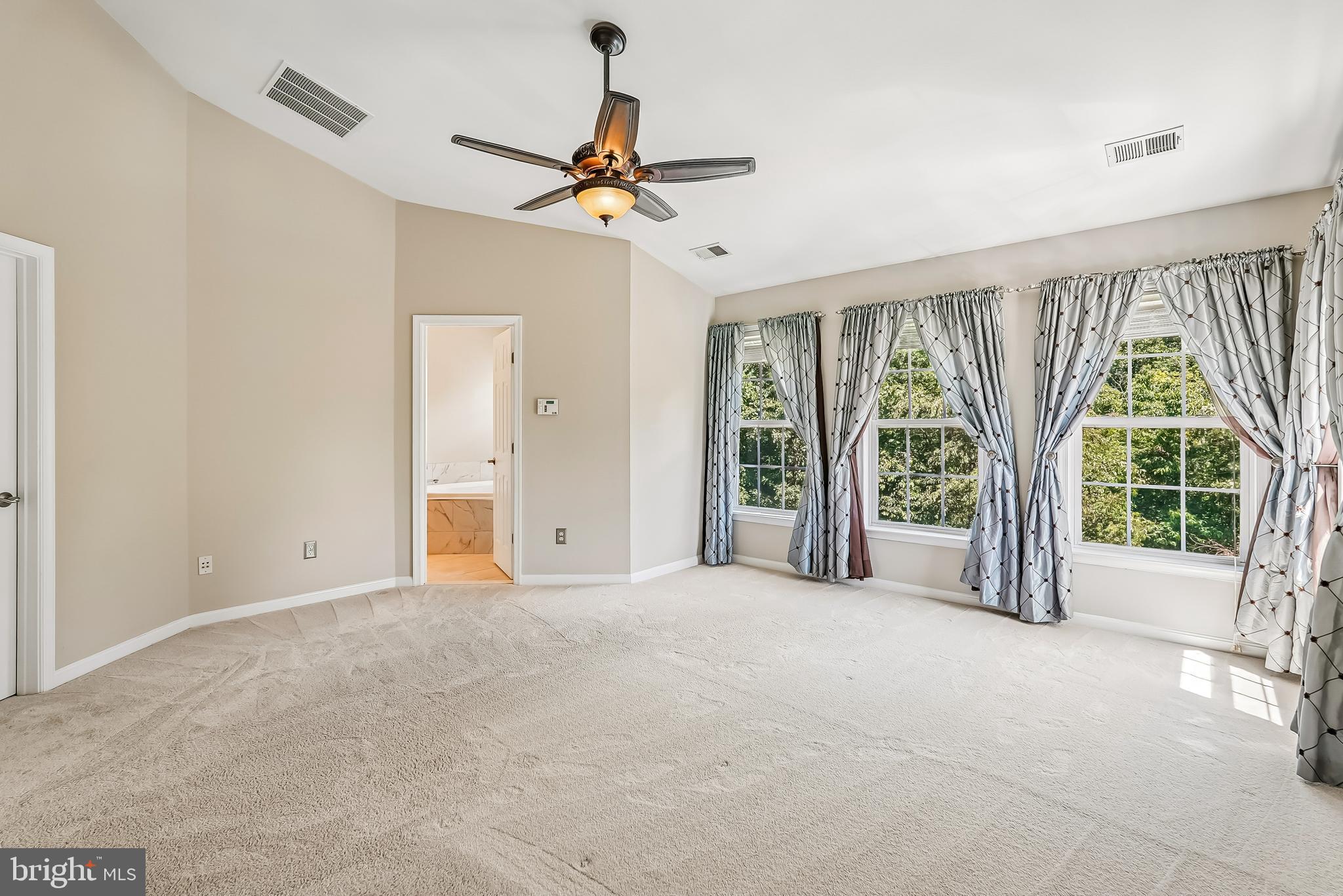 41935 Cinnabar Square Aldie, VA 20105 - Photo 23 of 39 Primary Suite