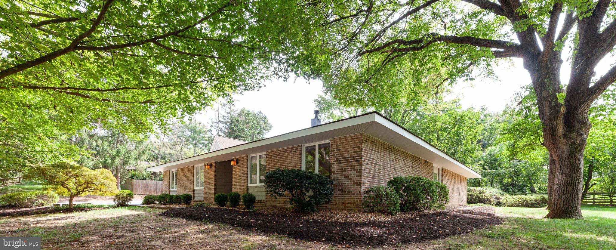 11617 Helmont Drive Oakton, VA 22124 - Photo 4 of 49 All Brick with Low Maintenance Trim