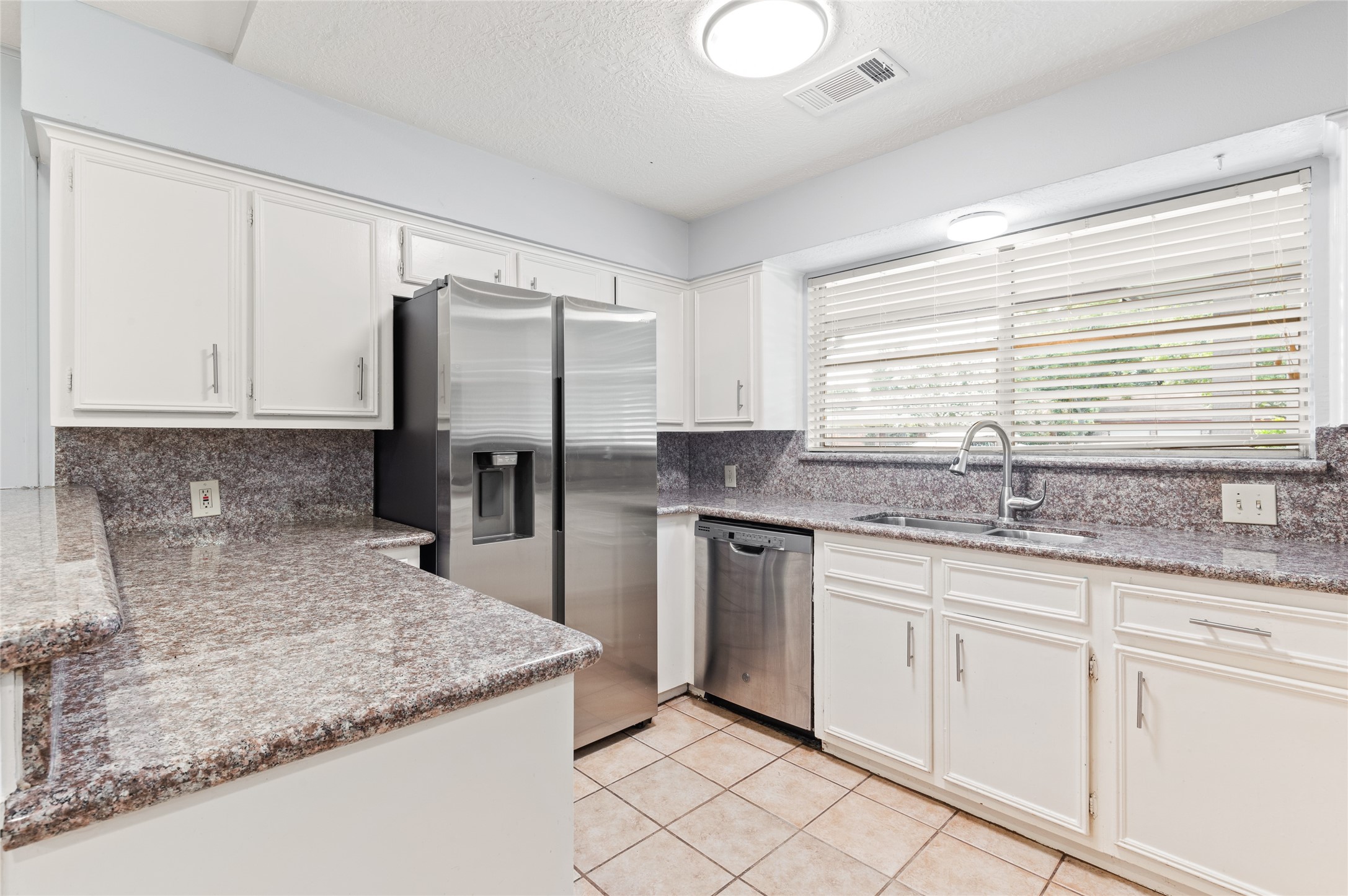 118 East Thornton Road Houston, TX 77022 - Photo 5 of 22