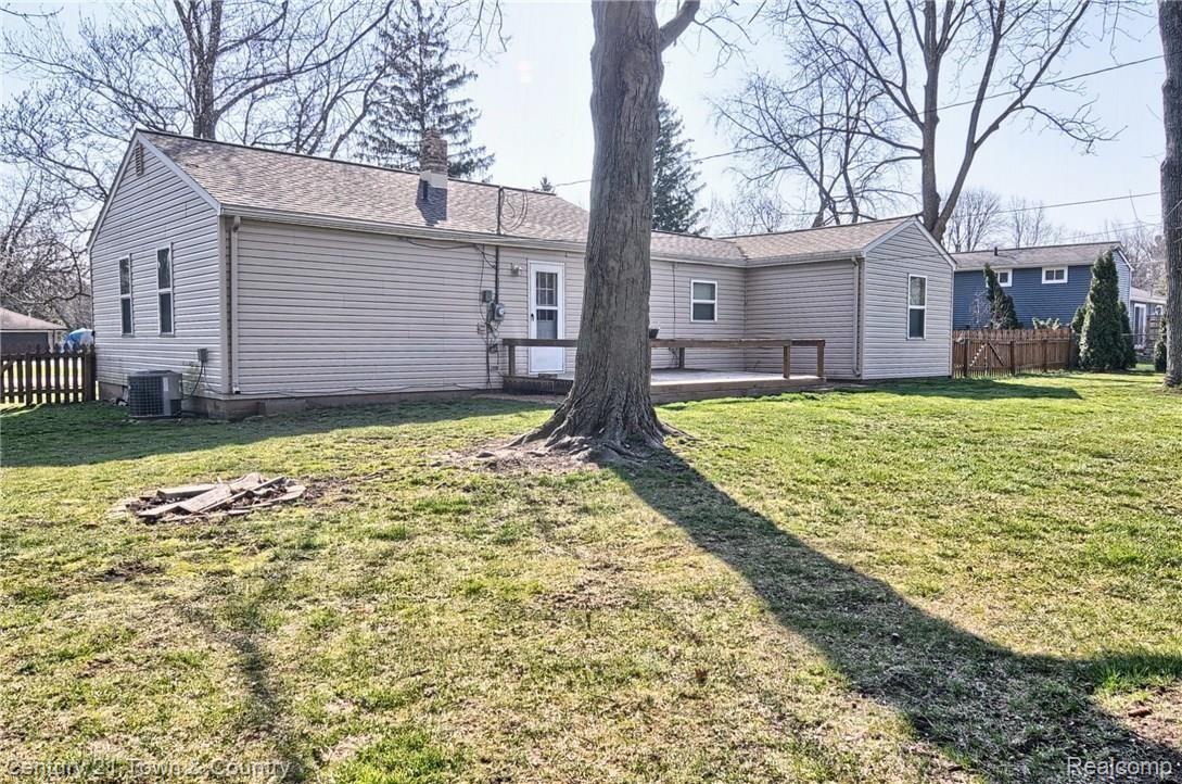 690 Pleasant Ridge Lake Orion, MI 48362 - Photo 28 of 30 Rear_3rd_View.jpg