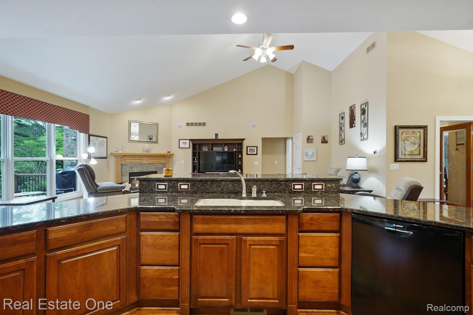 6321 Maybee Road Clarkston, MI 48346 - Photo 19 of 47 DSC08760.jpg