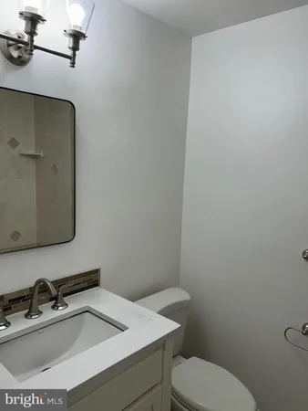 $2,000 | 12405 Hickory Tree Way, Unit 613, Germantown, MD 20874