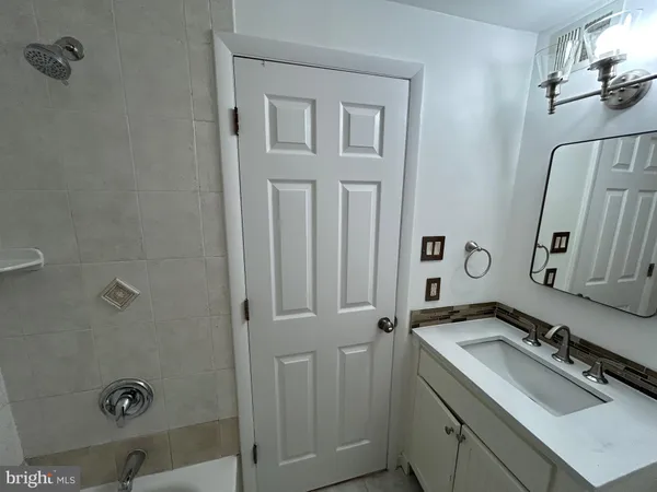 $2,000 | 12405 Hickory Tree Way, Unit 613, Germantown, MD 20874