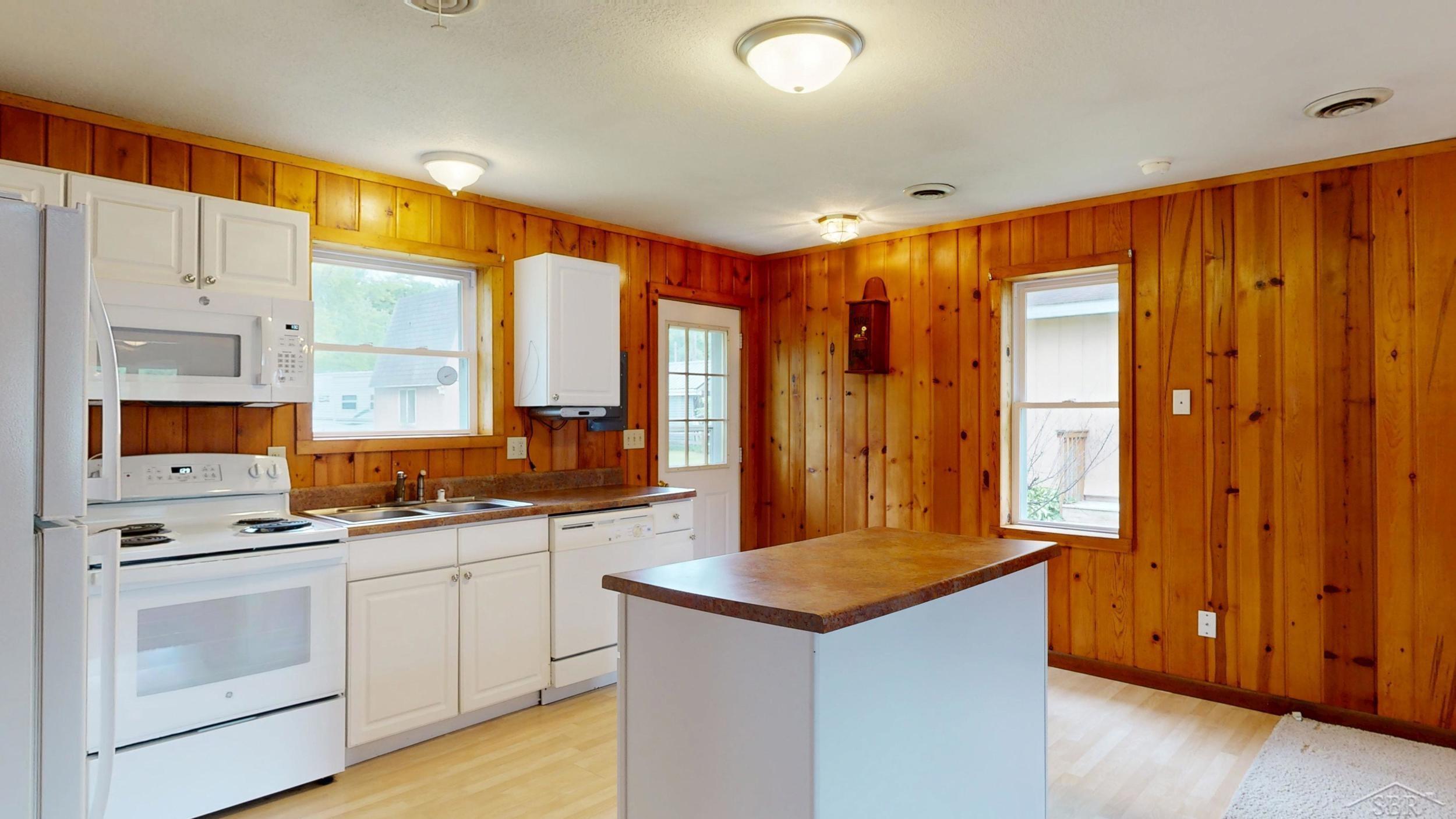 4344 Bay Road Gladwin, MI 48624 - Photo 11 of 59