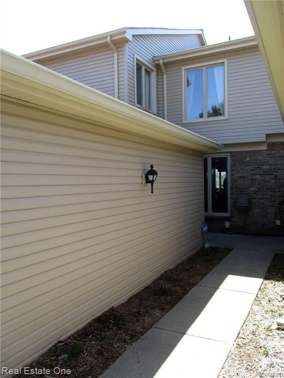 938 Golfview Court Rochester Hills, MI 48307 - Photo 41 of 44
