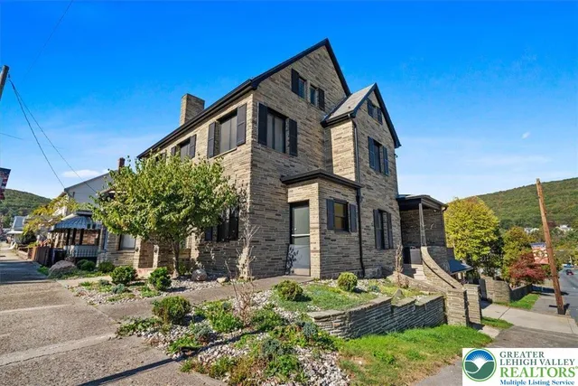 $275,000 | 2 West Catawissa Street, Nesquehoning, PA 18240