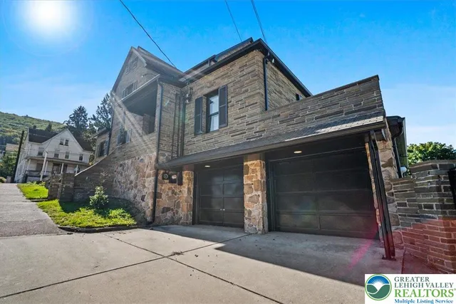 $275,000 | 2 West Catawissa Street, Nesquehoning, PA 18240