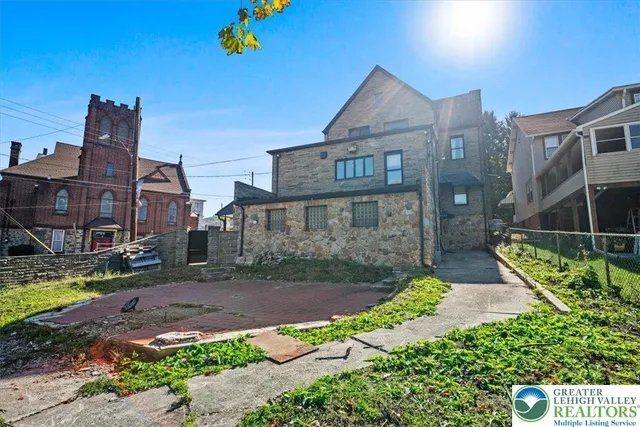 $275,000 | 2 West Catawissa Street, Nesquehoning, PA 18240