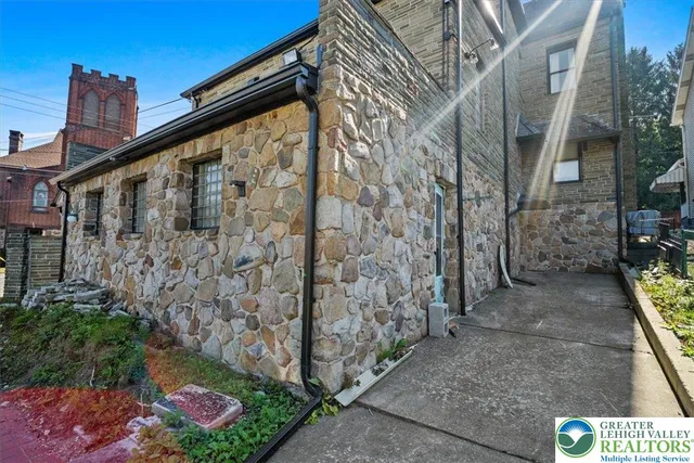 $275,000 | 2 West Catawissa Street, Nesquehoning, PA 18240