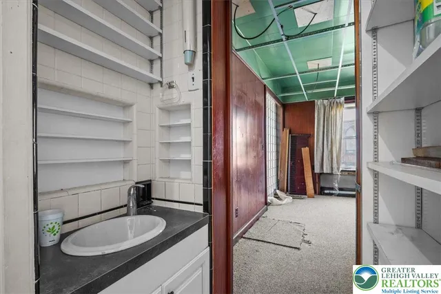 $275,000 | 2 West Catawissa Street, Nesquehoning, PA 18240