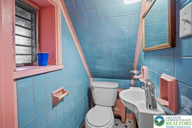 $275,000 | 2 West Catawissa Street, Nesquehoning, PA 18240