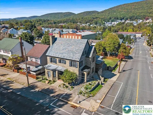 $275,000 | 2 West Catawissa Street, Nesquehoning, PA 18240