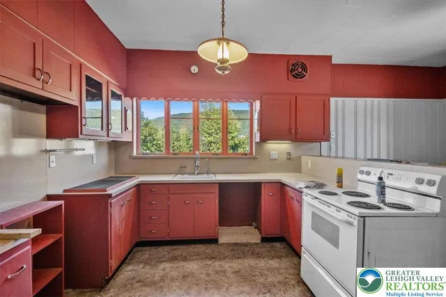 $275,000 | 2 West Catawissa Street, Nesquehoning, PA 18240