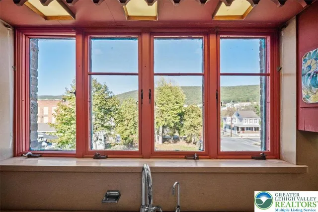 $275,000 | 2 West Catawissa Street, Nesquehoning, PA 18240