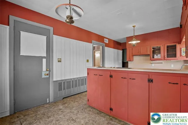 $275,000 | 2 West Catawissa Street, Nesquehoning, PA 18240