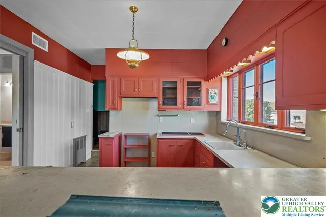 $275,000 | 2 West Catawissa Street, Nesquehoning, PA 18240