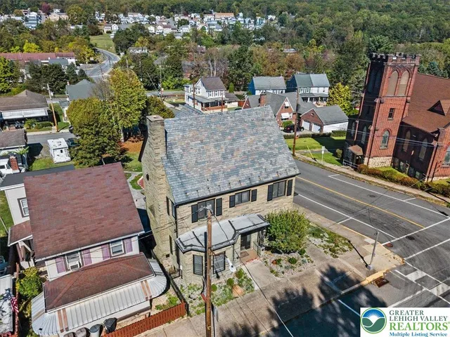 $275,000 | 2 West Catawissa Street, Nesquehoning, PA 18240