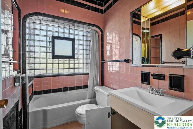 $275,000 | 2 West Catawissa Street, Nesquehoning, PA 18240