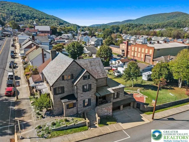 $275,000 | 2 West Catawissa Street, Nesquehoning, PA 18240