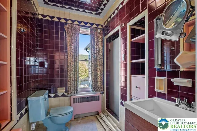 $275,000 | 2 West Catawissa Street, Nesquehoning, PA 18240