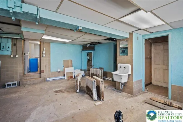 $275,000 | 2 West Catawissa Street, Nesquehoning, PA 18240