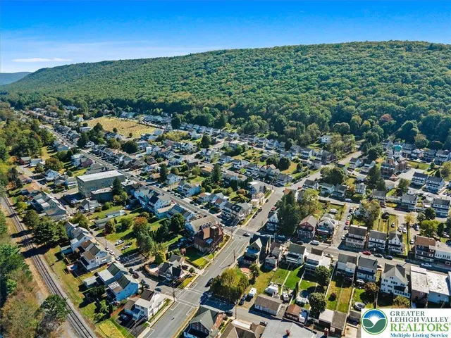 $275,000 | 2 West Catawissa Street, Nesquehoning, PA 18240