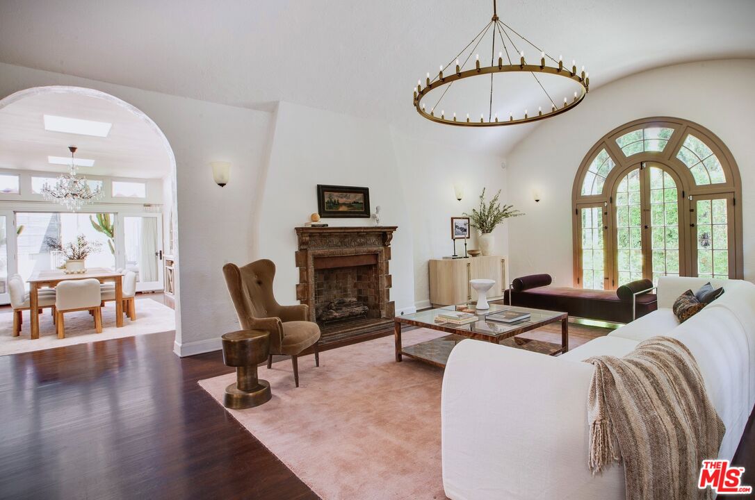 1900 North Serrano Avenue Los Angeles, CA 90027 - Photo 8 of 47 Gallery Image 8