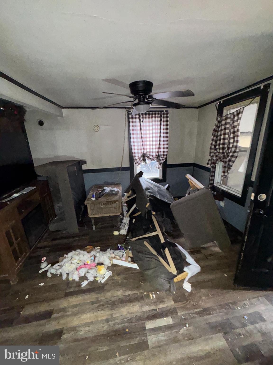 491 Broad Street Houston, DE 19954 - Photo 6 of 22 a living room with furniture