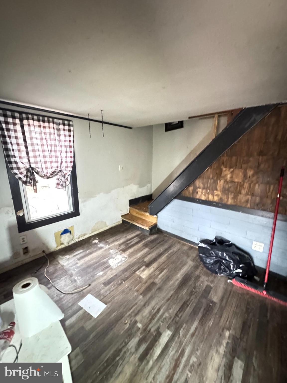 491 Broad Street Houston, DE 19954 - Photo 7 of 22 a view of a living room