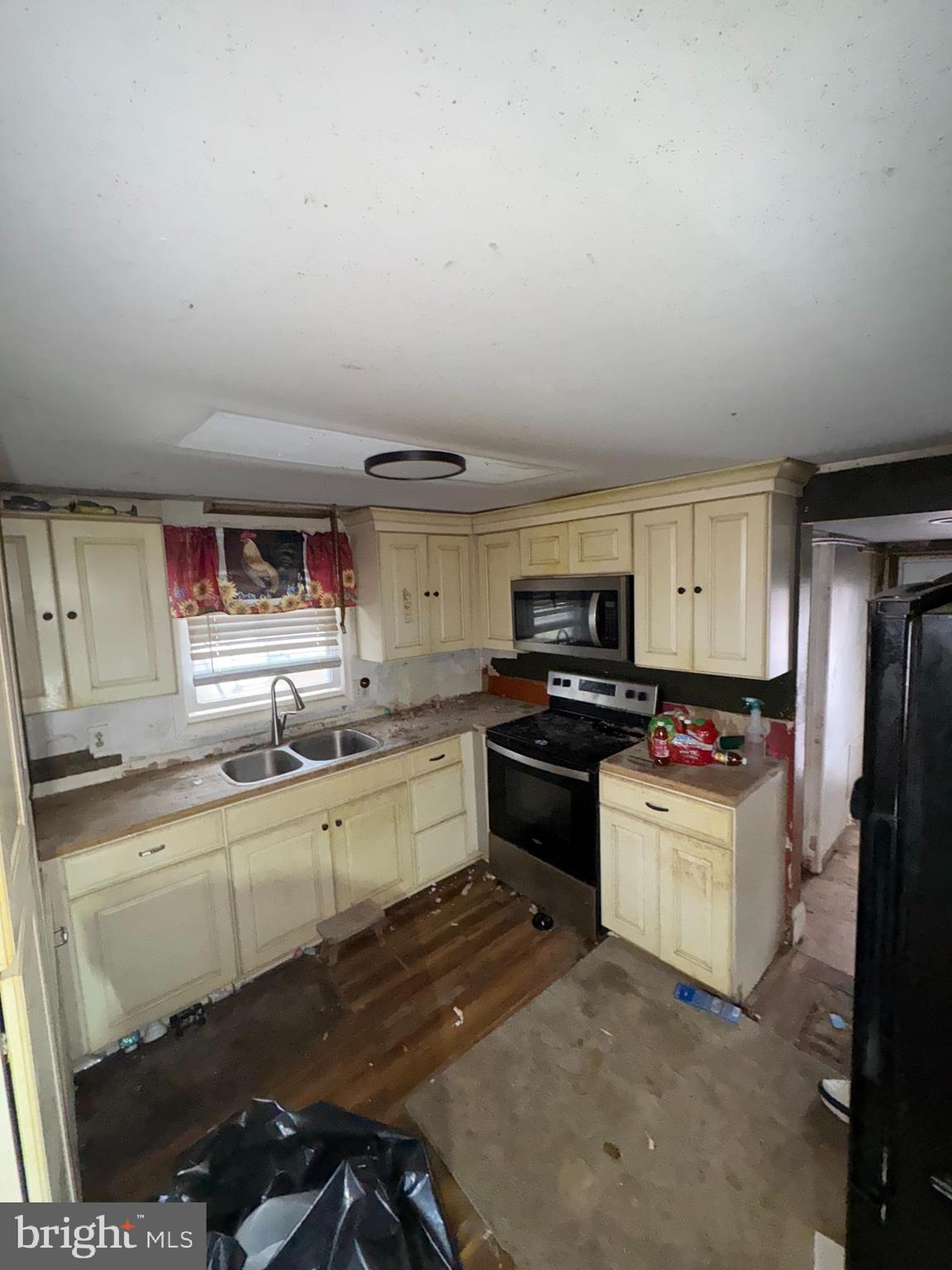 491 Broad Street Houston, DE 19954 - Photo 9 of 22 a kitchen with stainless steel appliances granite countertop a stove and a sink