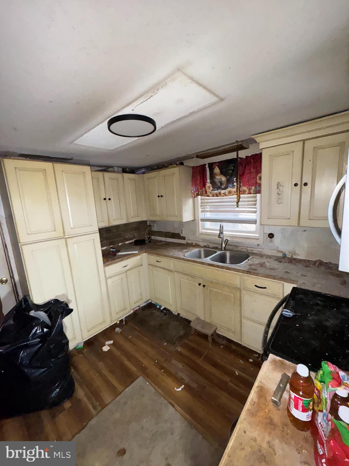 491 Broad Street Houston, DE 19954 - Photo 10 of 22 a kitchen with granite countertop a sink and cabinets