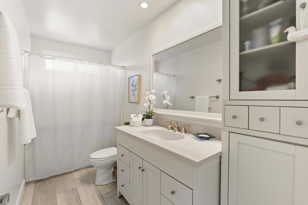 147 Witham Road Encinitas, CA 92024 - Photo 22 of 47 a bathroom with a sink toilet vanity and tub