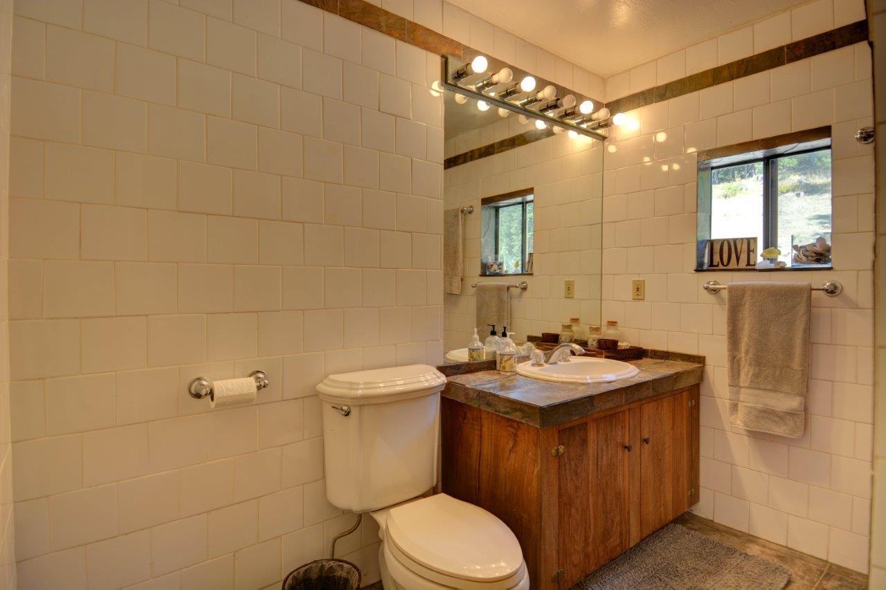 14717 East Antelope Road Eagle Point, OR 97524 - Photo 13 of 34 2nd bath upstair