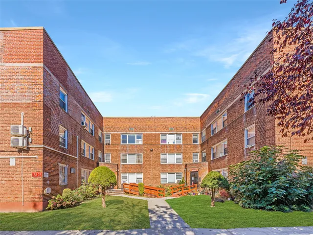 $268,000 | 138-25 68th Drive, Unit 3D | Kew Gardens Hills
