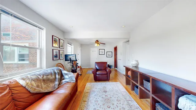 $268,000 | 138-25 68th Drive, Unit 3D | Kew Gardens Hills