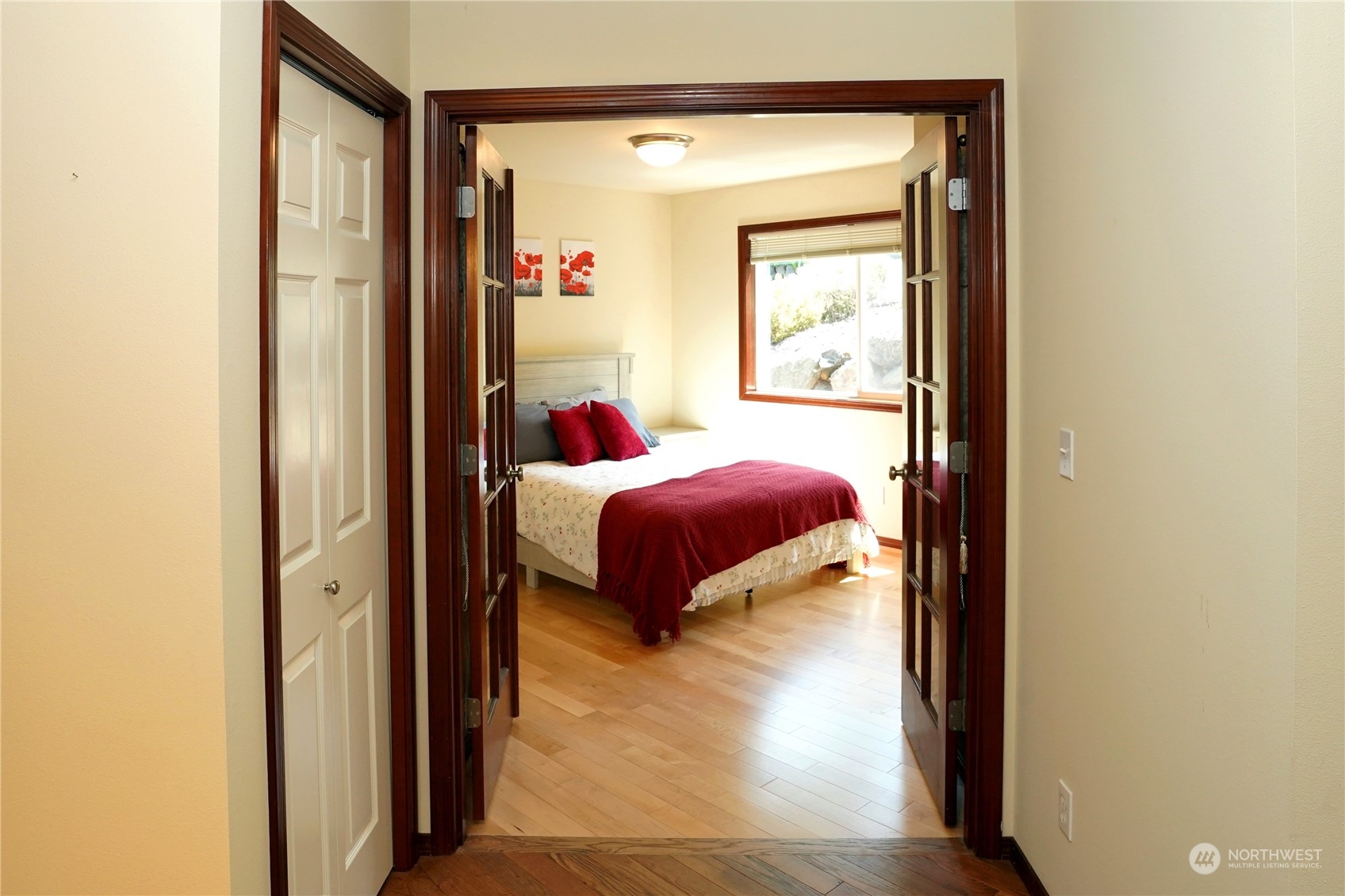 522 Fox Hollow Road Sequim, WA 98382 - Photo 28 of 40 a bed room with a bed and a mirror