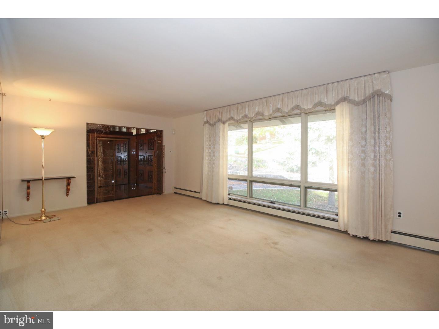 644 Ellis Road Havertown, PA 19083 - Photo 4 of 20 Living Room