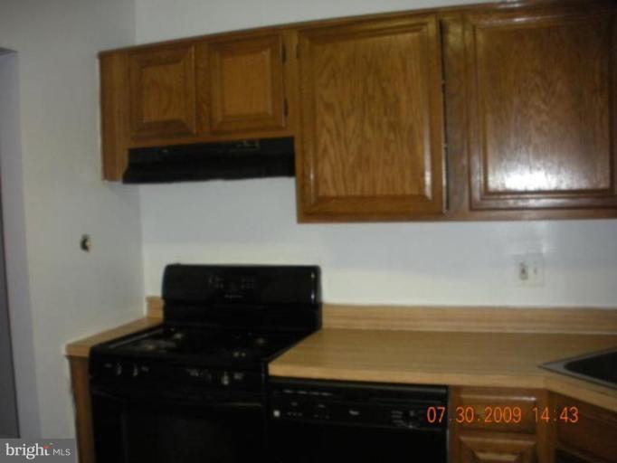 1410 Northgate Square, Unit 21B Reston, VA 20190 - Photo 3 of 5 Kitchen